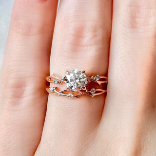 Vintage 1.0ct round halo moissanite wedding band detail view of the band