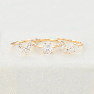 pear-moissanite-solitaire-bridal-ring-set-1