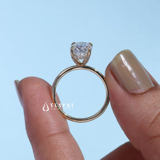 Gorgeous 1.0ct oval hidden halo moissanite ring close up of the setting