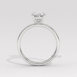 Oval moissanite ring for women detail view