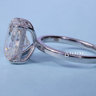 Close-up of the Hidden Halo Cathedral Radiant Cut Moissanite Ring centre stone and setting