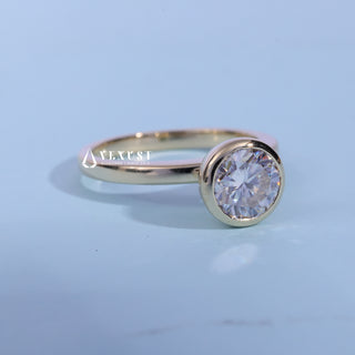 Top view of the Bezel Halo Solitaire Round Cut Moissanite Ring centre stone