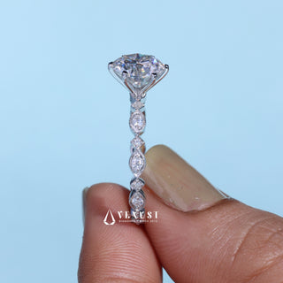 Modern 1.0ct round cluster moissanite ring close up of the setting
