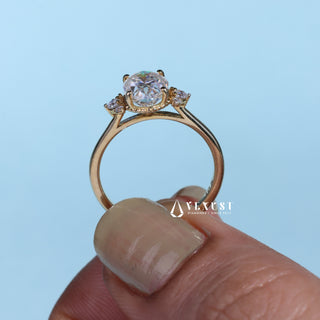 Vintage 1.0ct oval cluster moissanite ring close up of the setting