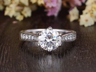 Chic 1.60ct round solitaire moissanite ring front view