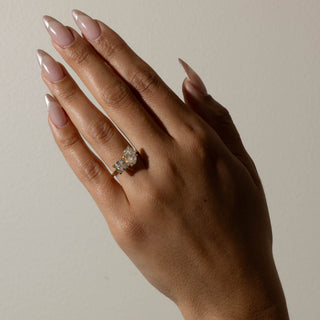 Designer Toi et Moi engagement rings, Toi et Moi engagement rings with side stones, White gold Toi et Moi diamond engagement ring, Classic Toi et Moi solitaire engagement ring