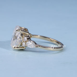 Dazzling 2.0ct oval cluster moissanite ring close up of the setting