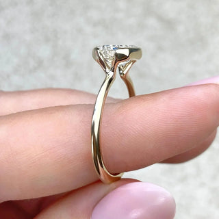 Classic 1.91ct emerald solitaire moissanite ring front view