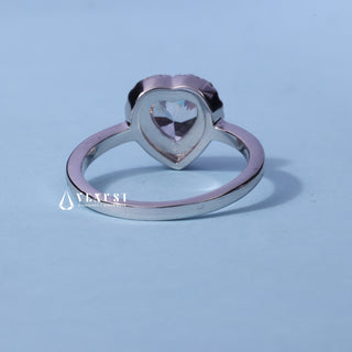 Bezel Halo Heart Shaped Moissanite Engagement Ring close-up of the centre stone