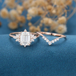 Bold 1.60ct emerald cluster moissanite ring close up of the setting