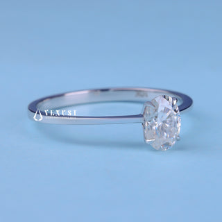 1.0 CT Round Brilliant Solitaire Moissanite Engagement Ring close up
