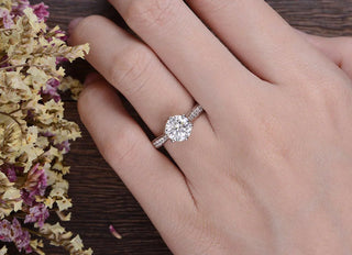 Chic 1.60ct round solitaire moissanite ring side profile view
