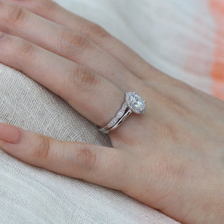 Vintage 1.50ct oval halo moissanite ring sparkle close up