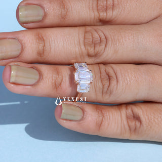Dazzling 2.0ct emerald three stone moissanite ring detail view of the band