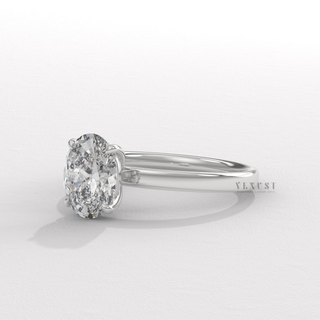 Oval cut ring with solitaire sparkle