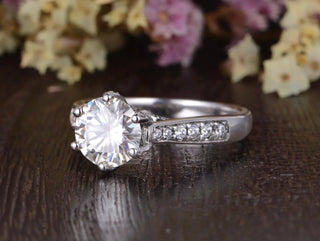 Chic 1.60ct round solitaire moissanite ring top view
