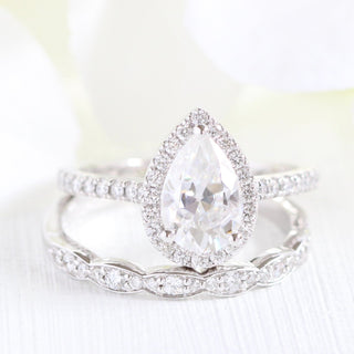 Stunning 1.50ct pear halo moissanite ring close up of the setting