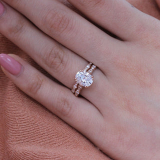 2.0 CT Oval Brilliant Cut Solitaire Moissanite Bridal Set band view