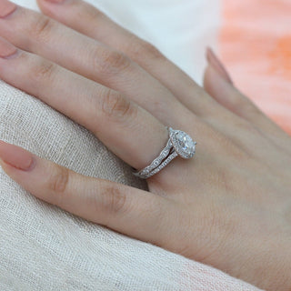 Stunning 1.50ct pear halo moissanite ring detail view of the band