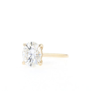 0.75 CT Round Brilliant Solitaire Moissanite Engagement Ring sparkle view