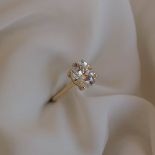0.75 CT Round Brilliant Solitaire Moissanite Engagement Ring detail view