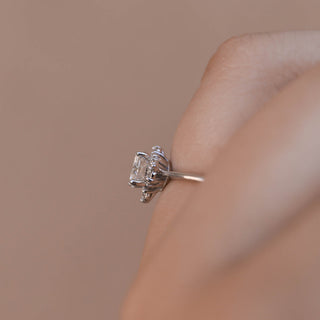 1.05ct Round Cut Cluster Diamond Moissanite Engagement Ring
