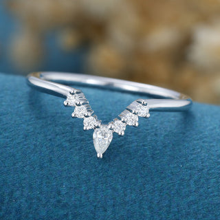 1-40-ct-pear-round-shaped-moissanite-curved-wedding-band