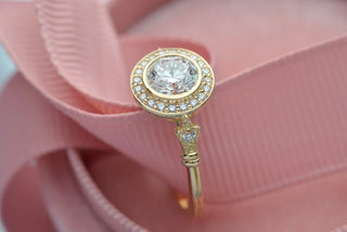 0.7CT Round Vintage Halo Moissanite Diamond Engagement Ring