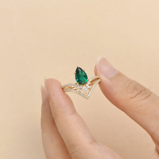 1.70ct Pear Emerald Vintage Style Iconic Bridal Ring Sets In 18K Solid Gold For Her