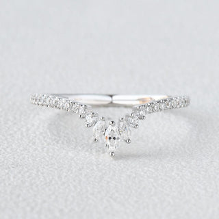 marquise-and-round-curved-moissanite-wedding-band