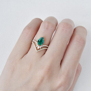 1.70ct Pear Emerald Vintage Style Iconic Bridal Ring Sets In 18K Solid Gold For Her