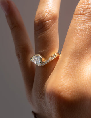 0.50CT-1.50CT Pear Moissanite Diamond Unique Engagement Couple Ring Design With Matching Classic Band