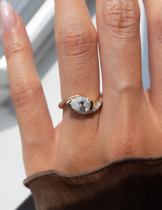 0.50CT-1.50CT Pear Moissanite Diamond Unique Engagement Couple Ring Design With Matching Classic Band