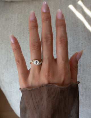 0.50CT-1.50CT Pear Moissanite Diamond Unique Engagement Rings Couple With Matching Band