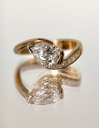 0.50CT-1.50CT Pear Moissanite Diamond Unique Engagement Couple Ring Design With Matching Classic Band