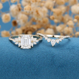 Brilliant 1.60ct emerald cluster moissanite ring close up of the setting