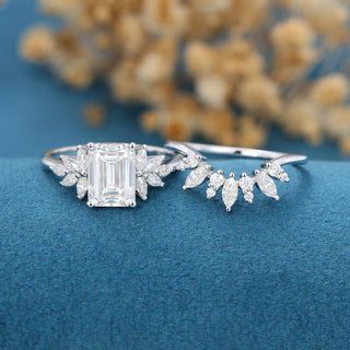 Radiant 1.60ct emerald cluster moissanite ring close up of the setting