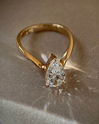 2.0CT-3.0CT Pear Moissanite Diamond Unique Engagement Couple Ring Design With Matching Diamond Band