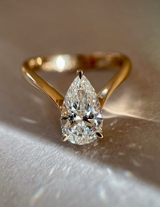 2.0CT-3.0CT Pear Moissanite Diamond Unique Engagement Couple Ring Design With Matching Diamond Band