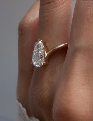2.0CT-3.0CT Pear Moissanite Diamond Unique Engagement Couple Ring Design With Matching Diamond Band