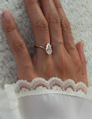 2.0CT-3.0CT Pear Moissanite Diamond Unique Engagement Couple Ring Design With Matching Diamond Band