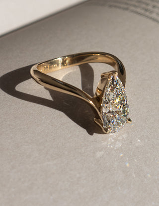 2.0CT-3.0CT Pear Moissanite Diamond Unique Engagement Couple Ring Design With Matching Diamond Band