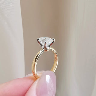 2-0-ct-oval-shaped-moissanite-solitaire-engagement-ring