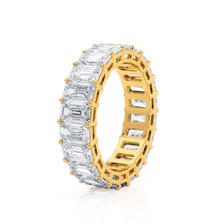 Delicate 6.0ct emerald full eternity moissanite wedding band close up of the setting
