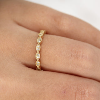 round-cut-milgrain-style-moissanite-wedding-band