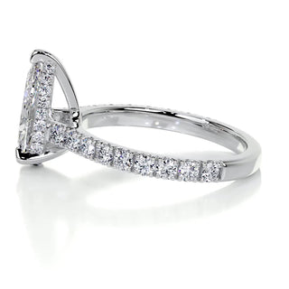 Shimmering 1.5ct pear hidden halo moissanite ring macro detail of the stones