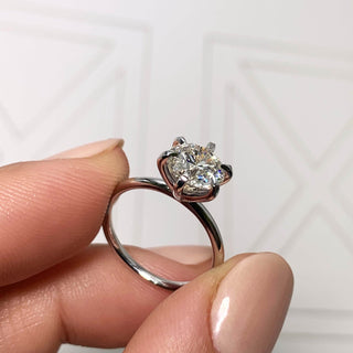 Exquisite 2.0ct round solitaire moissanite ring top view
