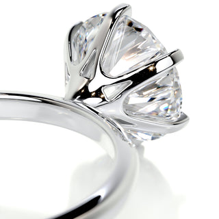 Radiant 2.5ct round solitaire moissanite ring detail view of the band