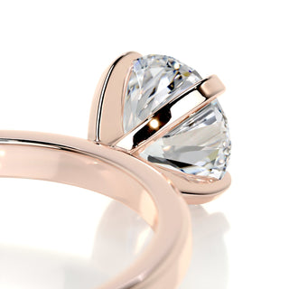Vintage 1.0ct round solitaire moissanite ring angled view showing its sparkle