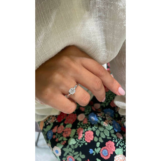 Sparkling 1.0ct round solitaire moissanite ring top view